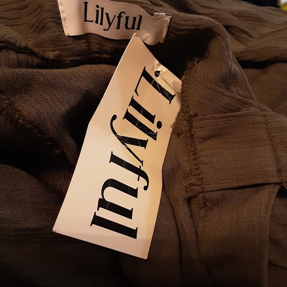 Olive Green Button-Front Jumpsuit - Picture 3 of 4